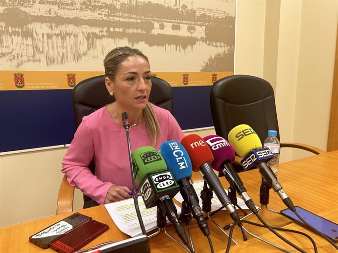 La concejal de Festejos de Talavera de la Reina, María Pilar Guerrero, en rueda de prensa.