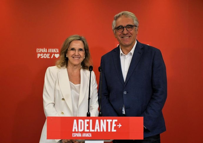 La diputada Teresa Villuendas y el responsable de Educación y FP de la Ejecutiva del PSOE, Emilio Izquierdo