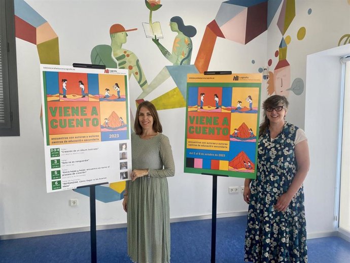 La concejala de Cultura, Rosa Fernández, junto con la directora de la Biblioteca Rafael Azcona, Esther Felipe, han presentado esta mañana la cuarta edición del programa de actividades literarias 'Viene a cuento'