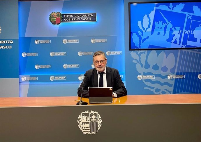 Archivo - El viceconsejero de Empleo e Inclusión, Alfonso Gurpegui, en una comparecencia ante los medios informativos