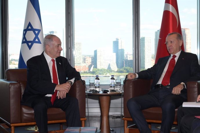 El primer ministro de Israel, Benjamin Netanyahu (i), y el presidente de Turquía, Recep Tayyip Erdogan (d), en una reunión en Nueva York, Estados Unidos