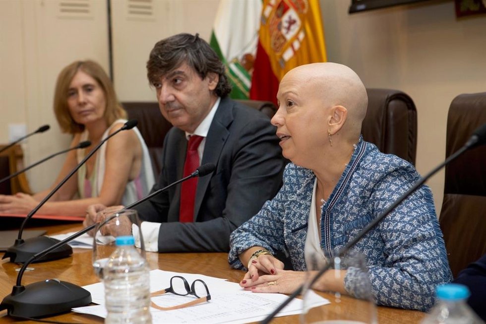 La directora del IAM y el decano del Colegio de Abogados, en la jornada sobre trata de seres humanos.