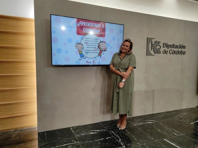 La delegada de Consumo y Participación Ciudadana de la Diputación de Córdoba, Auxiliadora Moreno, en la presentación de los talleres.