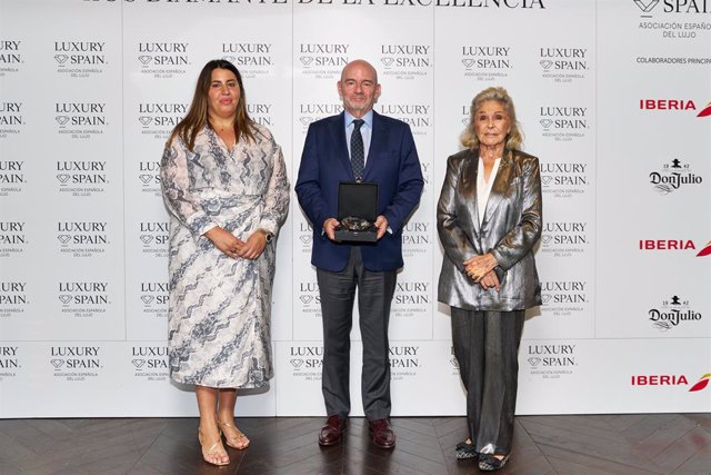 Aragonés (NH) recibe el premio Diamante de la Excelencia, de la Asociación Española del Lujo