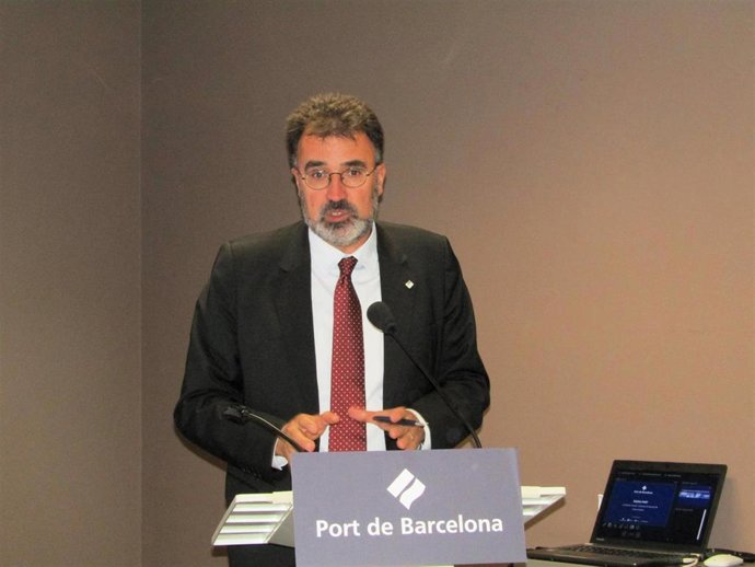 El presidente del Puerto de Barcelona, Lluís Salvadó, en rueda de prensa este martes