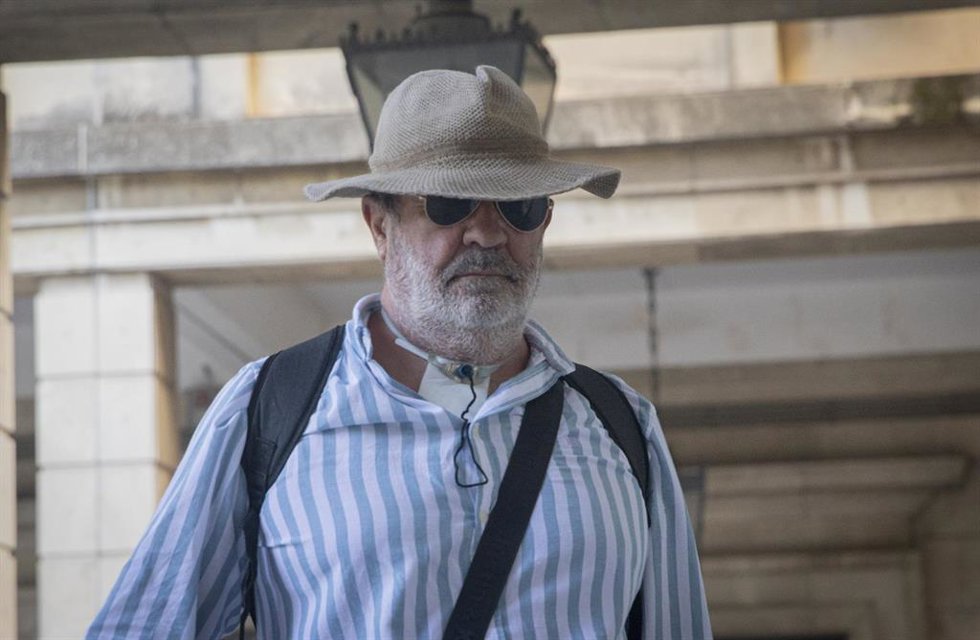 Archivo - El  exsindicalista de UGT Juan Lanzas a su llegada al inicio del juicio de la pieza separada de ERE correspondiente a las ayudas concedidas a Surcolor y Surcolor Óptica