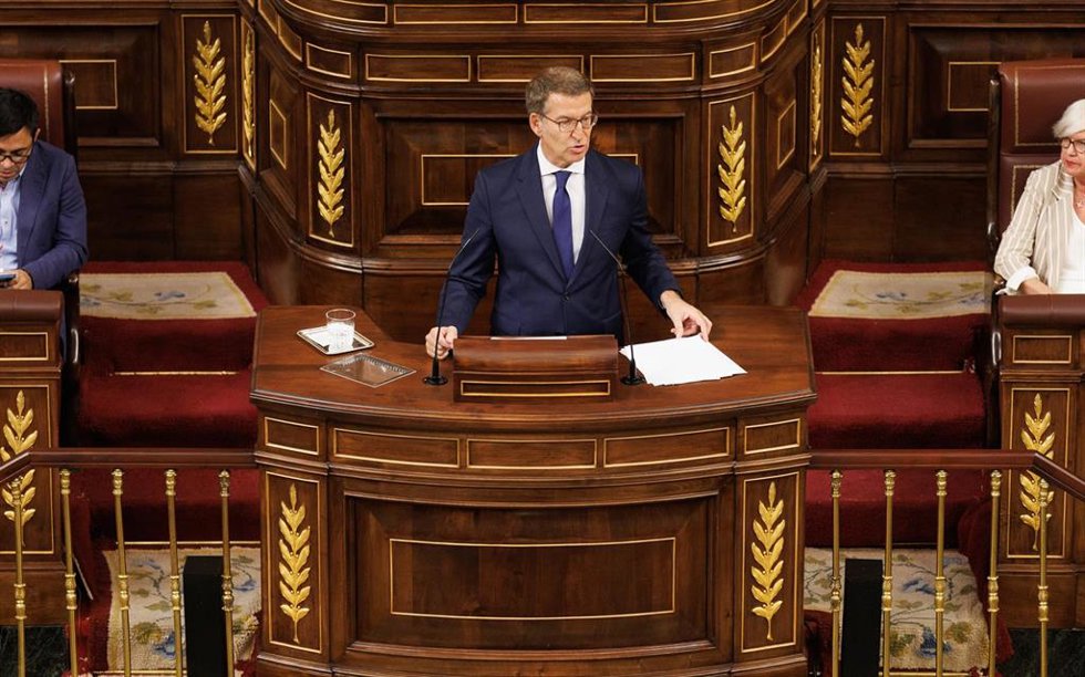 El líder del PP y candidato a la Presidencia del Gobierno, Alberto Núñez Feijóo, interviene durante la primera sesión del debate de investidura del líder del PP, en el Congreso de los Diputados, a 26 de septiembre de 2023, en Madrid (España). El preside