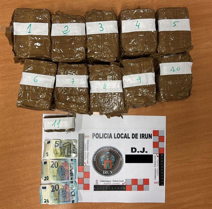 Dinero y hachís incautado en un control en Irun