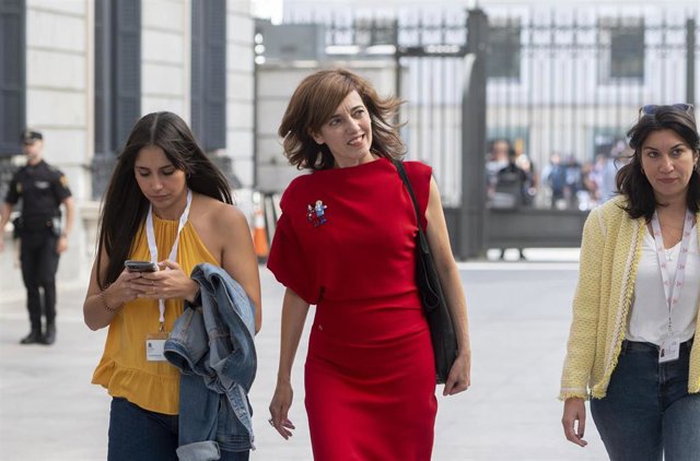 La portavoz de Sumar en el Congreso, Marta Lois, a su llegada a la primera sesión del debate de investidura del líder del PP, en el Congreso de los Diputados, a 26 de septiembre de 2023, en Madrid (España). 