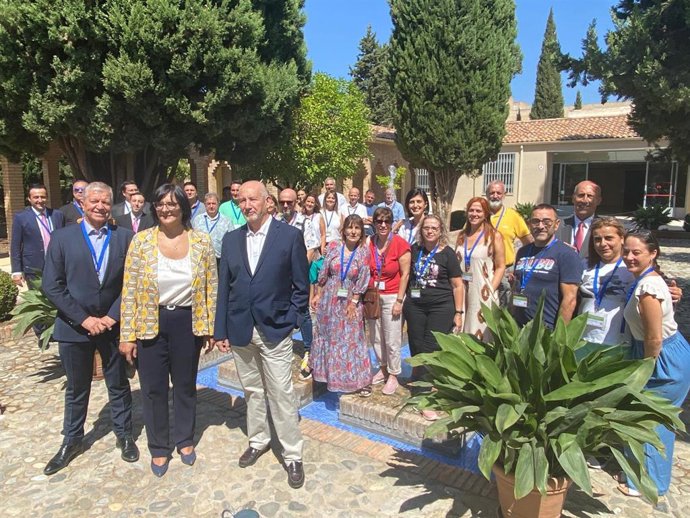 Visita de la Junta a la escuela Hurtado de Mendoza