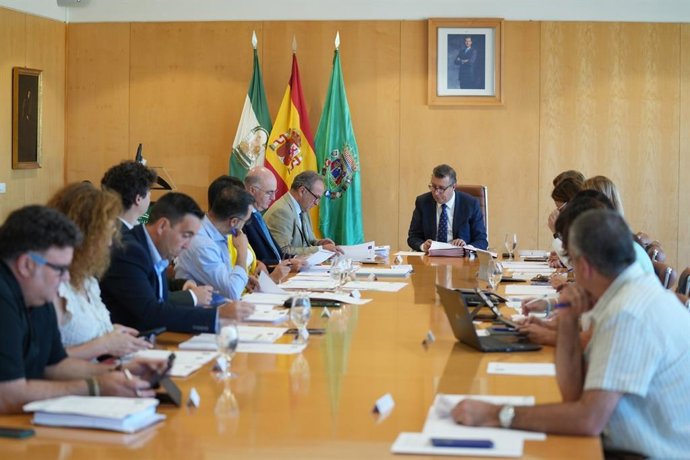 El presidente de la Diputación de Sevilla, Javier Fernández, ha presidido la Junta de Gobierno del organismo provincial.
