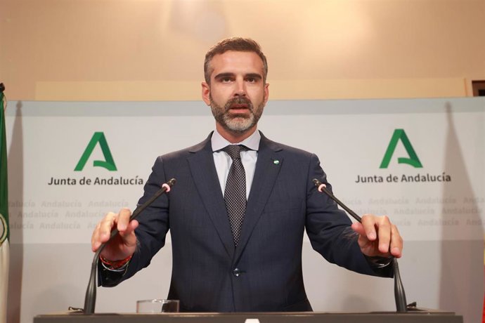 El consejero de Sostenibilidad y portavoz del Gobierno andaluz, Ramón Fernández-Pacheco, en la rueda de prensa posterior tras el Consejo de Gobierno.