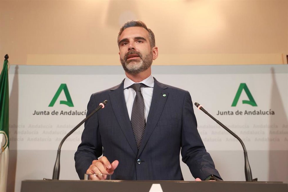 El consejero de Sostenibilidad, Medio Ambiente y Economía Azul de la Junta de Andalucía y portavoz del gobierno, Ramón Fernández-Pacheco, en la rueda de prensa tras el Consejo de Gobierno andaluz en el Palacio de San Telmo. A 26 de septiembre de 2023, e