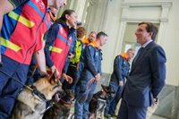 Almeida agradece su labor al equipo de Samur y Bomberos que prestó ayuda en Marruecos por el terremoto