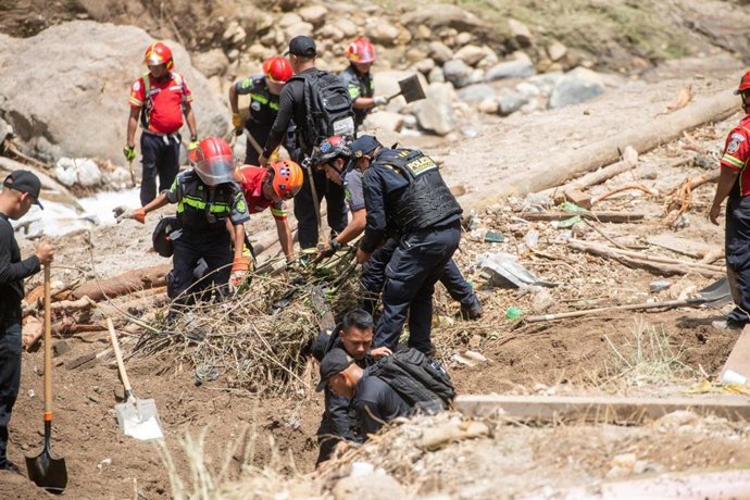 Despliegue tras el desbordamiento de un río en Ciudad de Guatemala