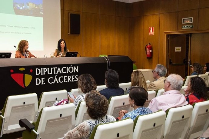 Asistentes a la jornada "La Cultura como bien público esencial".