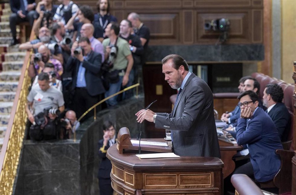 El diputado electo y secretario general del PSOE de Valladolid, Óscar Puente, interviene durante la primera sesión del debate de investidura del líder del PP, en el Congreso de los Diputados, a 26 de septiembre de 2023, en Madrid (España)