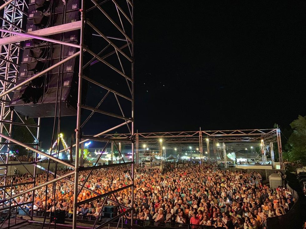 Archivo - Público a uno de los conciertos de las fiestas de Tres Cantos.