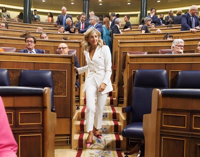 La vicepresidenta segunda del Gobierno y ministra de Trabajo en funciones, Yolanda Díaz, durante la primera sesión del debate de investidura del líder del PP, en el Congreso de los Diputados, a 26 de septiembre de 2023, en Madrid (España).