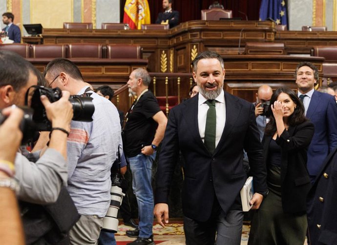 El presidente de Vox, Santiago Abascal, durante la primera sesión del debate de investidura del líder del PP, en el Congreso de los Diputados, a 26 de septiembre de 2023, en Madrid (España). El presidente del PP, Alberto Núñez Feijóo, se somete hoy a su