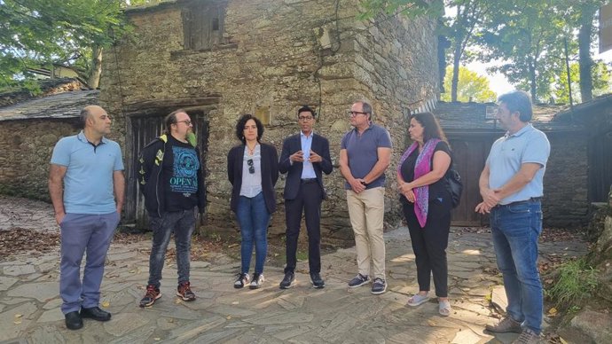 La Eurodiputada Del BNG, Ana Miranda, Ha Llevado Este Martes Al Presidente De La Comisión De Política Regional De La Eurocámara, Younous Omarjee, A Una Visita A Un Conjunto De Bodegas Tradicionales De Vilachá En Un Recorrido A La Ribeira Sacra