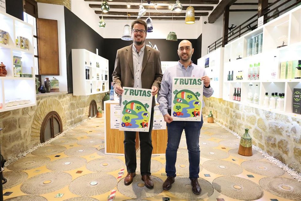 Francisco Javier Lozano y Javier Gámez en la presentación de las VII Rutas del Aceite 2023