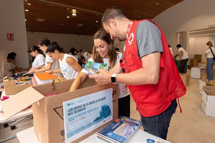 Fundación Mahou San Miguel dona material escolar a Cruz Roja para 'la vuelta al cole' de familias vulnerables