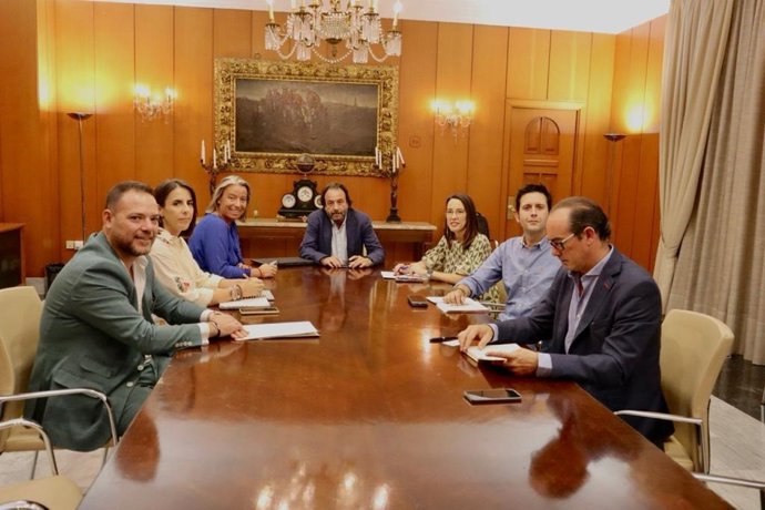 Reunión entre el Ayuntamiento, Sadeco y la UCO para avanzar en la colaboración mutua en materia de sostenibilidad y medio ambiente.