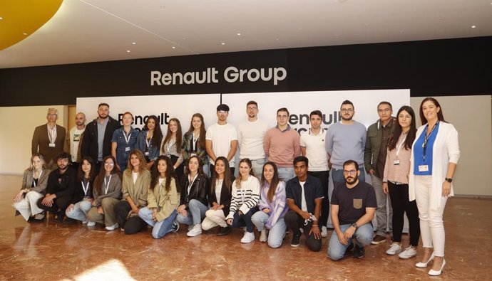 Los nuevos alumnos del Next-Gen Renault Graduates del Renault Group.