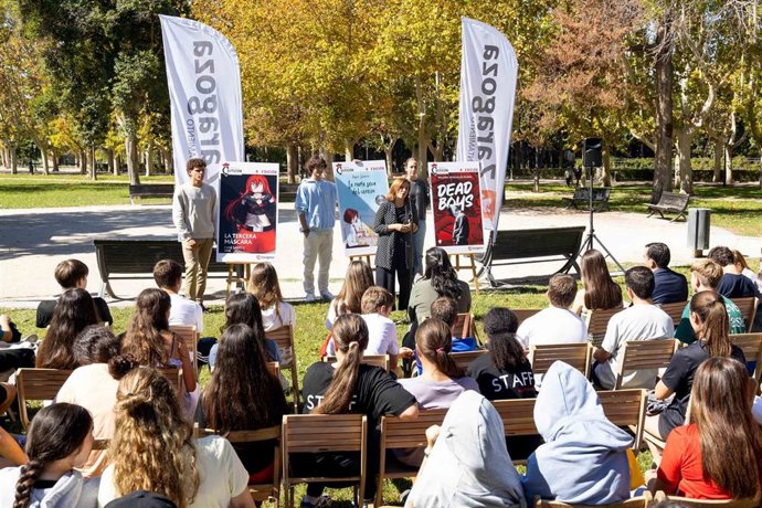 La consejera de Cultura, Educación y Turismo, Sara Fernández, y la concejal-delegada de Educación, Paloma Espinosa, presentan la cuarta edición del Premio Criticón, el proyecto literario dirigido a los escolares
