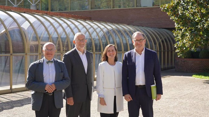 José Manuel Pozo, profesor de la Escuela de Arquitectura y secretario del Patronato de la BAL; el vicepresidente Taberna; Maite Gil, gerente de la Escuela de Arquitectura; y Carlos Naya, director de la Escuela de Arquitectura