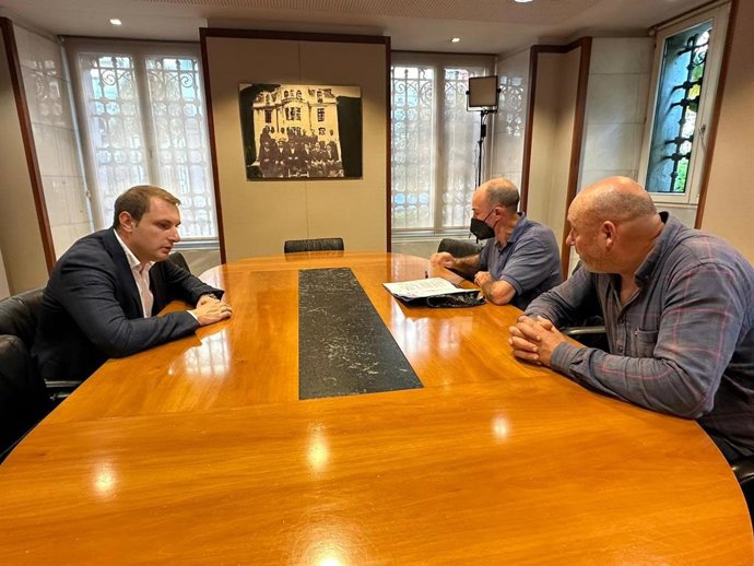 Foro se reúne con Asturias Ganadera.