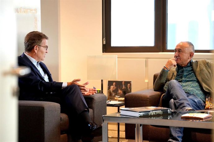 El líder del PP, Alberto Núñez Feijóo, se reúne con el secretario general de UGT, Pepe Álvarez, en el marco de su ronda de contactos para la investidura.