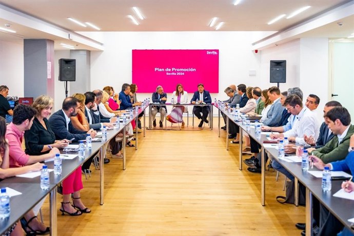 Reunión entre el Ayuntamiento y agentes del sector turístico