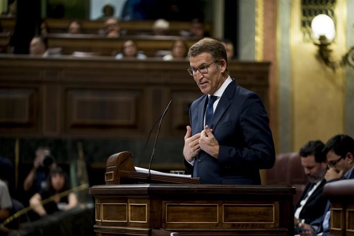 El líder del PP y candidato a la Presidencia del Gobierno, Alberto Núñez Feijóo, interviene durante la primera sesión del debate de investidura del líder del PP, en el Congreso de los Diputados, a 26 de septiembre de 2023, en Madrid (España). 