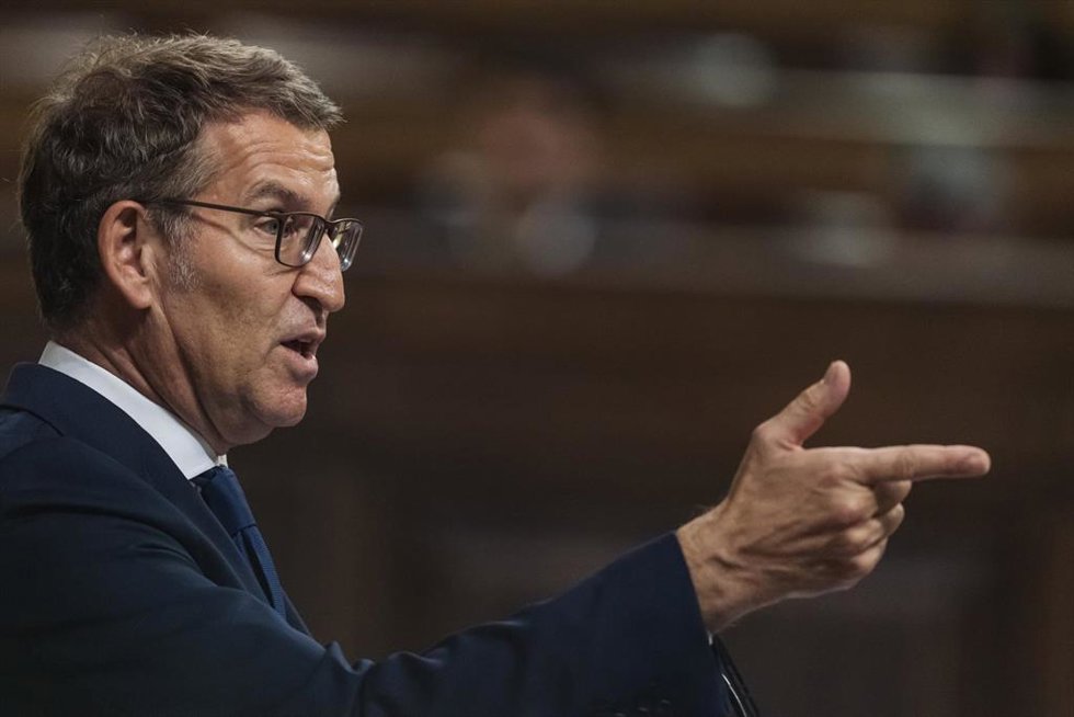 El líder del PP y candidato a la Presidencia del Gobierno, Alberto Núñez Feijóo, interviene durante la primera sesión del debate de investidura del líder del PP, en el Congreso de los Diputados, a 26 de septiembre de 2023, en Madrid (España).