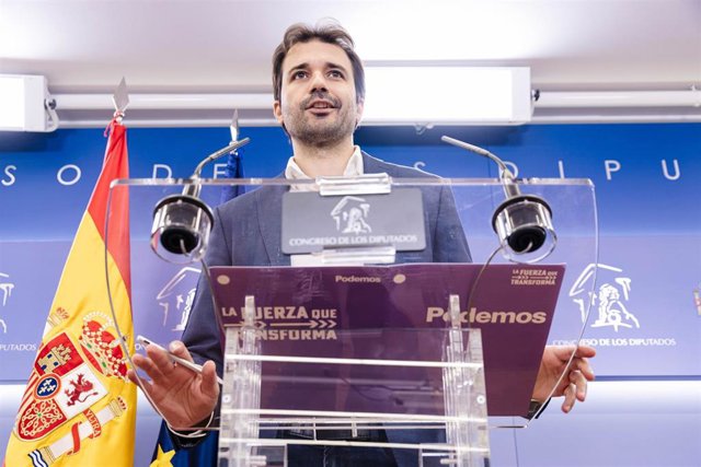 El portavoz de Podemos Javier Sánchez Serna durante una rueda de prensa anterior a la reunión de la Junta de Portavoces, en el Congreso de los Diputados, a 14 de septiembre de 2023, en Madrid (España).