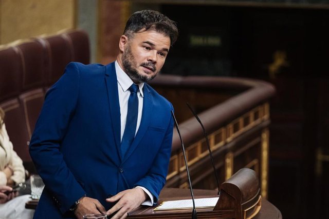 El portavoz de ERC en el Congreso, Gabriel Rufián, durante el debate de investidura
