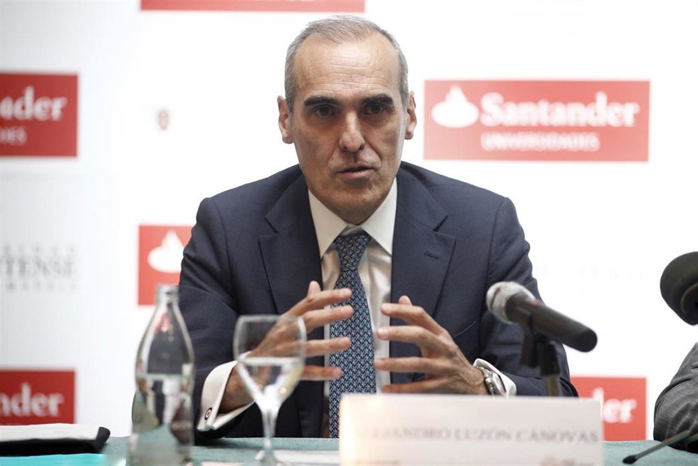 Archivo - El jefe de Fiscalía contra la Corrupción y la Criminalidad Organizada, Alejandro Luzón Cánovas, durante su intervención en la conferencia sobre 'Delincuencia de corrupción económica' en el curso 'Justicia y desarrollo económico'' de los Cursos