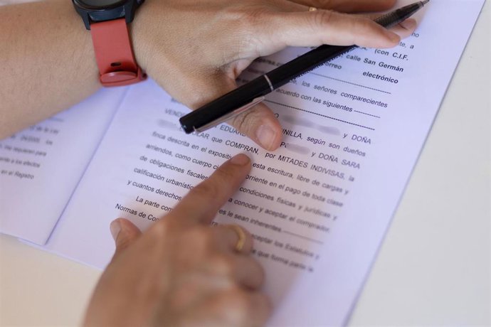 Archivo - Firma de una hipoteca