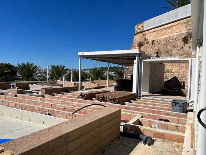 Construcción de la terraza del Baluard.