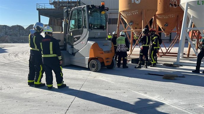 Muere un autónomo atropellado por un toro mecánico en una empresa de Valdemoro