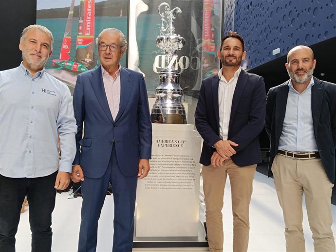 El representante de la America's Cup Experience, Xavier Andrades; el presidente del Salón Náutico, Luis Conde; el director, Josep Antoni Llopart; y el director general de la Asociación Nacional de Empresas Náuticas (Anen), Jordi Carrasco
