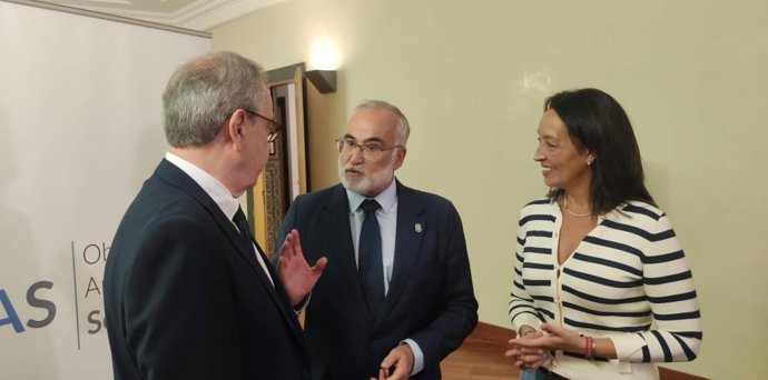 La consejera de Bienestar Social y Familia del Gobierno de Aragón, Carmen Susín, en el Observatorio Aragonés de la Soledad