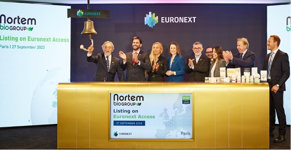 José Luis Vázquez, fundador y presidente de Nortem BioGroup, y su equipo tocaron la campana durante una ceremonia celebrada esta mañana, en presencia de Jérme Hervé, director de salidas a bolsa de pymes en Francia de Euronext.
