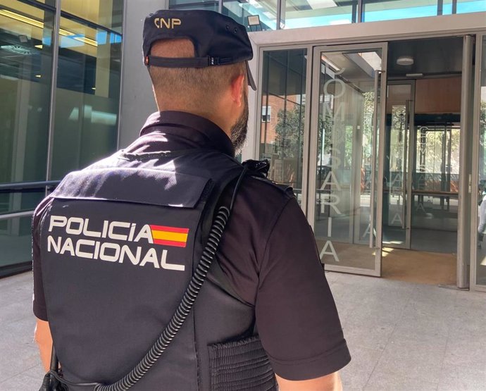 Archivo - Agente de la Policía Nacional.