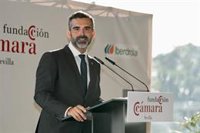 Fernández-Pacheco critica que un "mamporrero" subiera a "insultar" a Feijóo mientras Sánchez se "partía de risa"