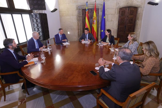Reunión entre el Consell y la dirección de Ford España