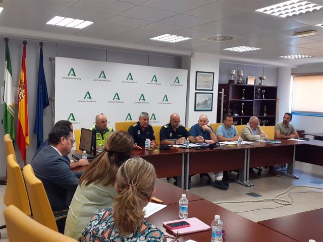 Imagen de la reunión de coordinación de los trabajos para la mejora de la seguridad en el puente del Odiel (Huelva).