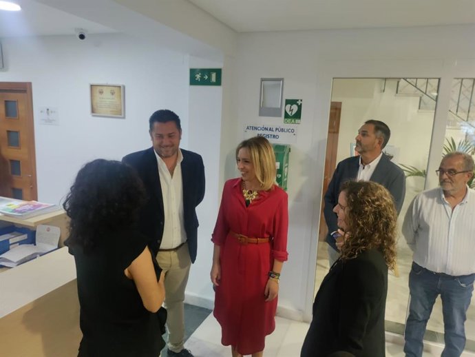 Almudena MArtínez en visita al Ayuntamiento de Giadalcacín.